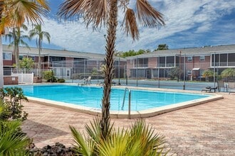 8345 13th St N in St. Petersburg, FL - Building Photo - Building Photo