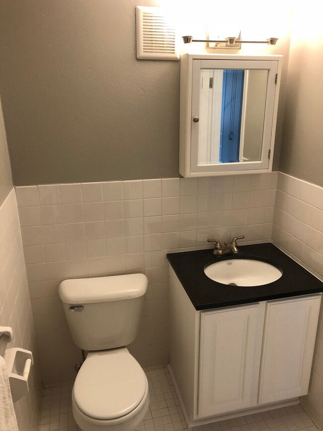 2700 W 44th St in Minneapolis, MN - Building Photo - Building Photo