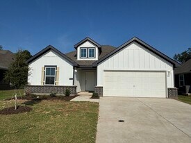 6052 Freedom Dr in Lindale, TX - Building Photo