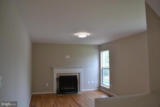 20412 Middlebury St in Ashburn, VA - Foto de edificio - Building Photo