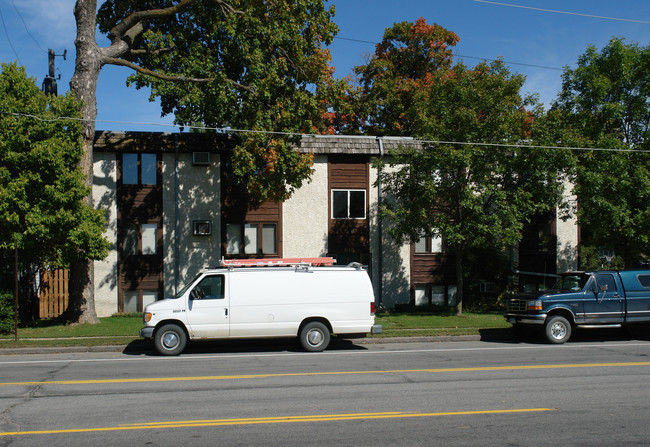 Boulevard Apartments in Wayzata, MN - Building Photo - Building Photo