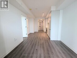 28 Interchange Wy in Vaughan, ON - Building Photo - Building Photo