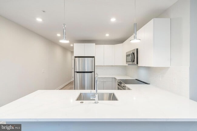 3449 Scotts Ln, Unit B210 in Philadelphia, PA - Building Photo - Building Photo