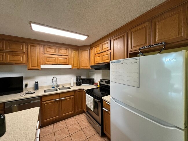 property at 1830 Wilikina Dr