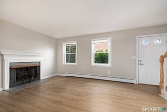 40 Kingsbury Ln in Glastonbury, CT - Building Photo - Building Photo