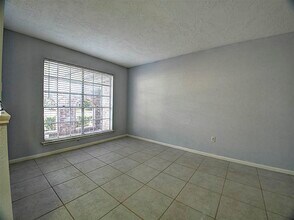 11830 Mulholland Dr in Stafford, TX - Foto de edificio - Building Photo