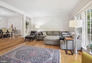 5105 Westbard Ave in Bethesda, MD - Building Photo