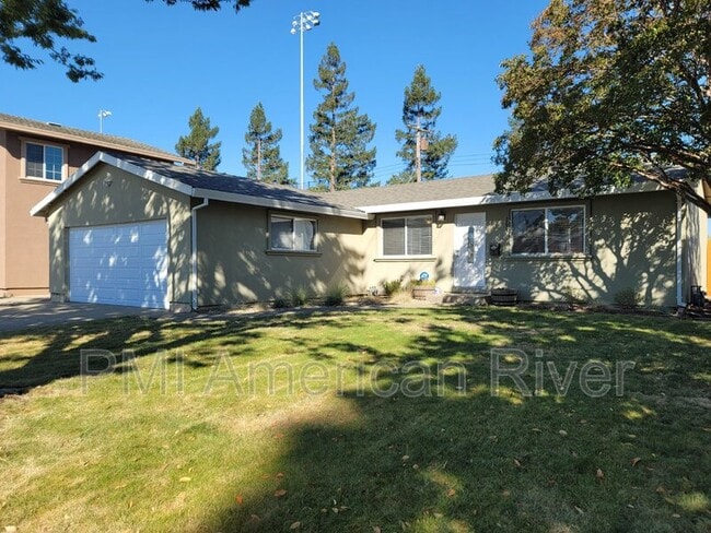 2621 Cadjew Ave in Sacramento, CA - Building Photo - Building Photo