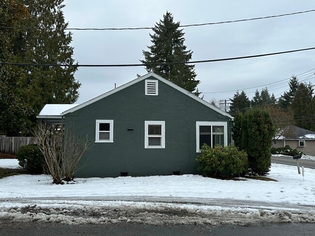 1148 Sidney Ave, Unit A in Port Orchard, WA - Building Photo - Building Photo