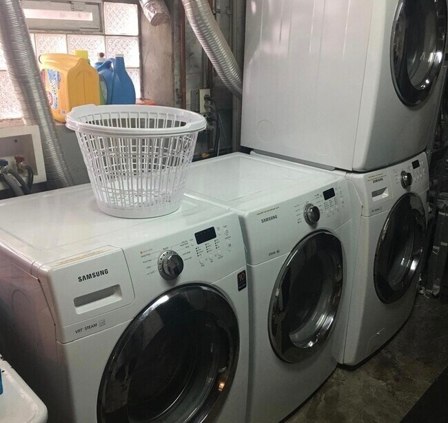 2338 N Avers Ave, Unit 2 in Chicago, IL - Foto de edificio - Building Photo