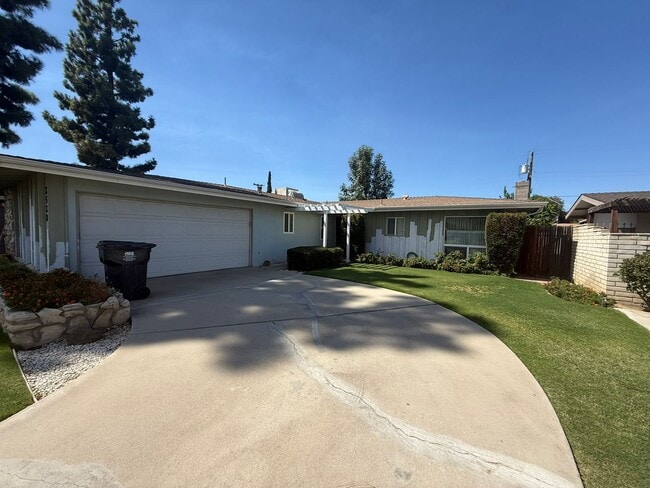 property at 2520 Oakwood Dr
