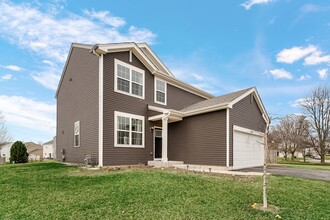 2155 Greenview Dr in Woodstock, IL - Building Photo - Building Photo
