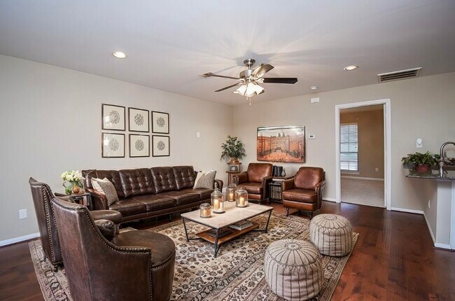 5343 Richmond Ave. in Houston, TX - Foto de edificio - Building Photo