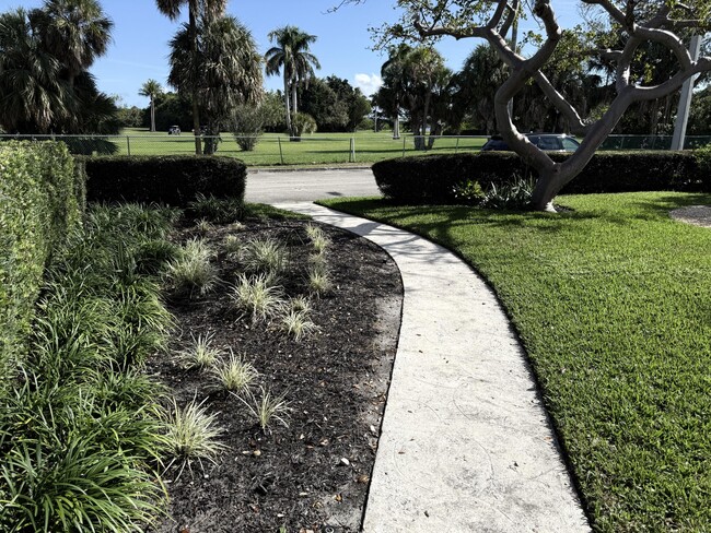 1219 N Lakeside Dr in Lake Worth Beach, FL - Building Photo - Building Photo