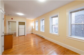 887 Huntington Ave, Unit 3 in Boston, MA - Building Photo - Building Photo