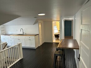 407 Magnolia St, Unit 1 in New Smyrna Beach, FL - Building Photo - Building Photo