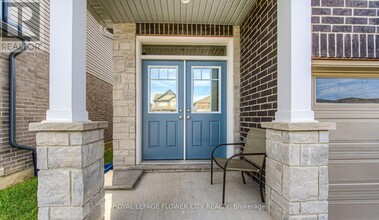 51 Beauchamp Dr in Cambridge, ON - Building Photo - Building Photo