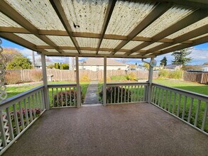 410 W Maple St in Sequim, WA - Building Photo - Building Photo