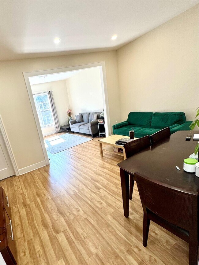 34-50-50 Crescent St in Queens, NY - Building Photo - Building Photo