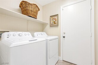 9800 Panorama Cliff Dr in Las Vegas, NV - Building Photo - Building Photo