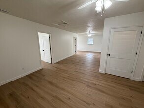 11446 Charleston Rd, Unit Apartment B in Red House, WV - Foto de edificio - Building Photo