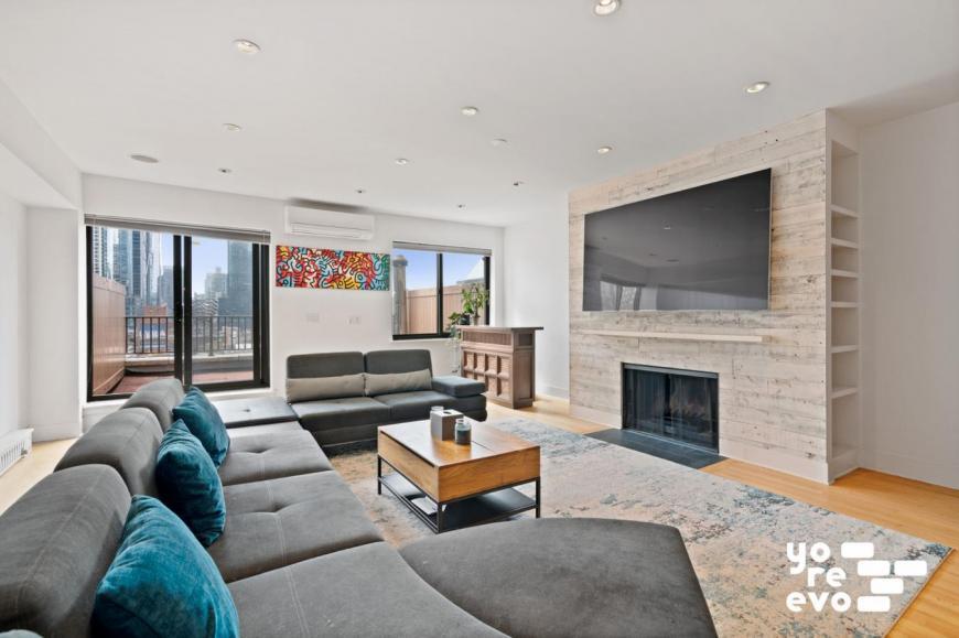 529 W 42nd St in New York, NY - Building Photo