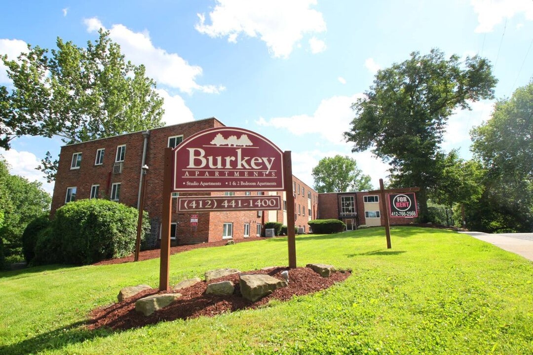 Burkey Apartments in Bellevue, PA - Building Photo