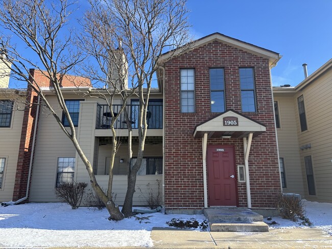 property at 1905 N Hicks Rd