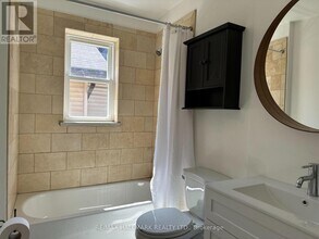 124 Sandown Ave in Toronto, ON - Building Photo - Building Photo