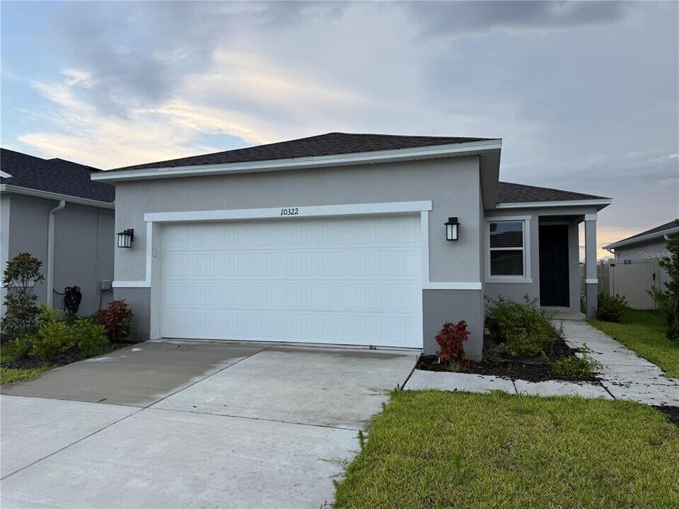 10322 Star Flower Ln in Riverview, FL - Building Photo
