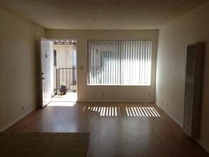 333 Mathilda Dr, Unit Casa De Paz in Goleta, CA - Foto de edificio - Building Photo