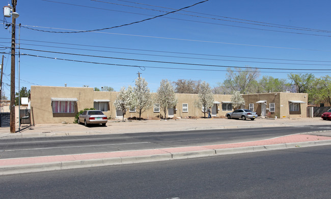 161 Griegos Rd NW in Albuquerque, NM - Foto de edificio - Building Photo