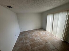 212 Dorchester Square in Lake Mary, FL - Building Photo - Building Photo