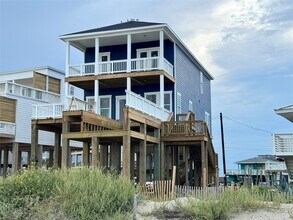16728 West Beach in Jamaica Beach, TX - Foto de edificio - Building Photo
