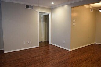 10232 Regal Oaks Dr in Dallas, TX - Building Photo - Building Photo