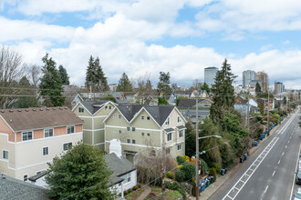 Collegiate Court in Seattle, WA - Building Photo - Building Photo