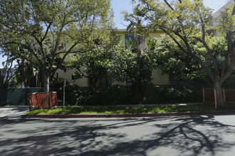 328 N Maple Dr in Beverly Hills, CA - Building Photo - Building Photo