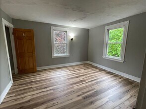 1740 Farmington Ave in Unionville, CT - Building Photo - Building Photo