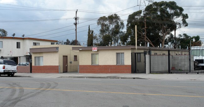 8751 Lankershim Blvd in Sun Valley, CA - Building Photo - Building Photo