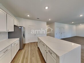 4 Pointe Dr in Dallas, GA - Building Photo - Building Photo