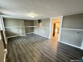 40 Oak St in Windsor Locks, CT - Building Photo - Building Photo