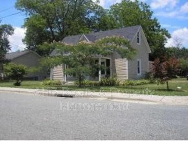 401 Poplar St in Graham, NC - Building Photo - Building Photo