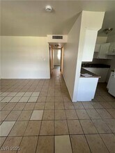 412 W Monroe Ave in Las Vegas, NV - Building Photo - Building Photo