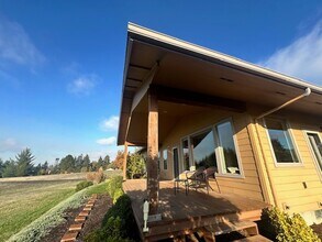 36826 Rock Hill Dr in Lebanon, OR - Building Photo - Building Photo
