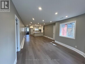 73 Murray Dr in Aurora, ON - Building Photo - Building Photo