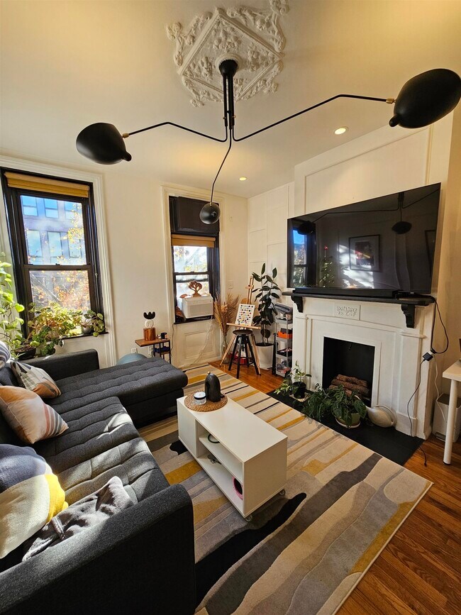 372 2nd St in Jersey City, NJ - Building Photo - Building Photo