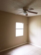 Parkview Apartments in Elgin, TX - Building Photo - Building Photo