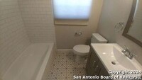 223 Brettonwood Dr in San Antonio, TX - Building Photo - Building Photo