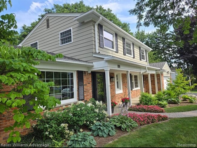 6951 Lee Crest Dr in West Bloomfield Township, MI - Building Photo - Building Photo