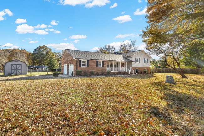 6201 Hagan-Stone Park Rd in Pleasant Garden, NC - Building Photo - Building Photo